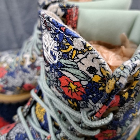 Timberland Womens 6 inch Premium floral boots Size 7 - Picture 10 of 15